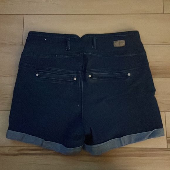 Reign high waisted triple button blue Jean shorts - Picture 5 of 6